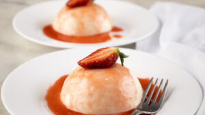 Flan de iogurte com Coulis de morango